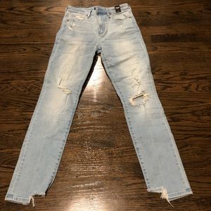 UNWORN A&F High Rise Distressed Jeans